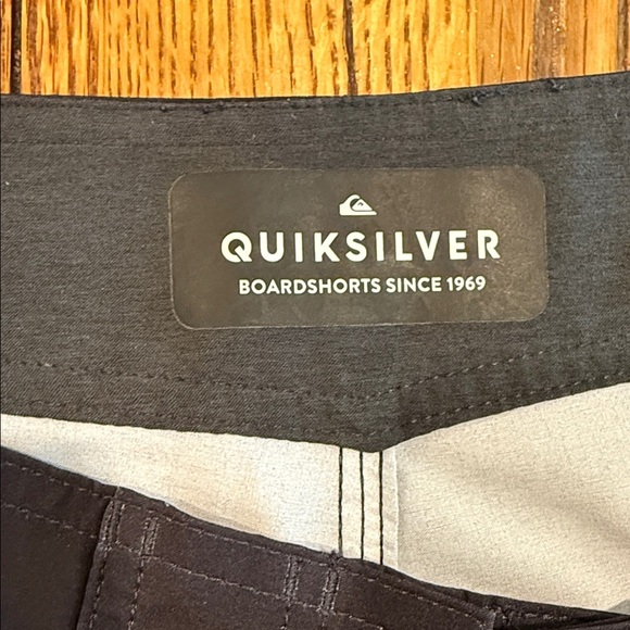 Quick Silver Board Shorts SZ 34” - Picture 2 of 10